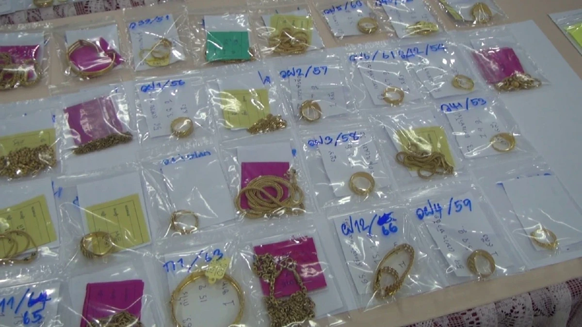 เพื่อนสาวโจรงัดร้านทองกวาดไปเกือบ 4 ล้านโร่นำทองคืนหวั่นมีความผิด