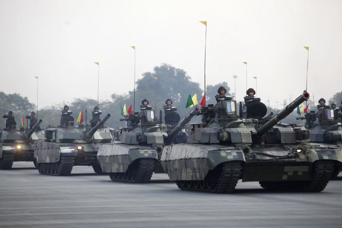 ทหาร-ตำรวจ 6,812 นาย ซ้อมใหญ่พิธีสวนสนามถวายสัตย์ปฏิญาณตน
