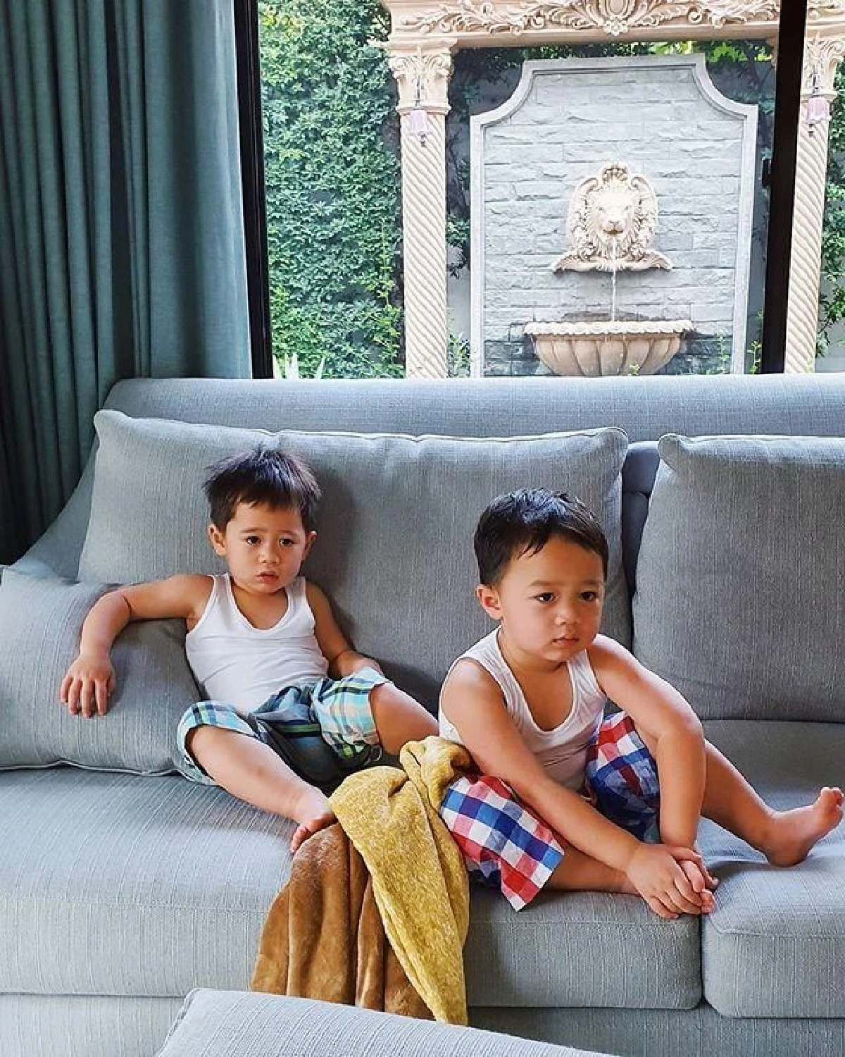 แม่ผมเป็นซุปตาร์! สายฟ้า-พายุ ตื่นเช้ามานั่งดูละครของ แม่ชมพู่  (คลิป)