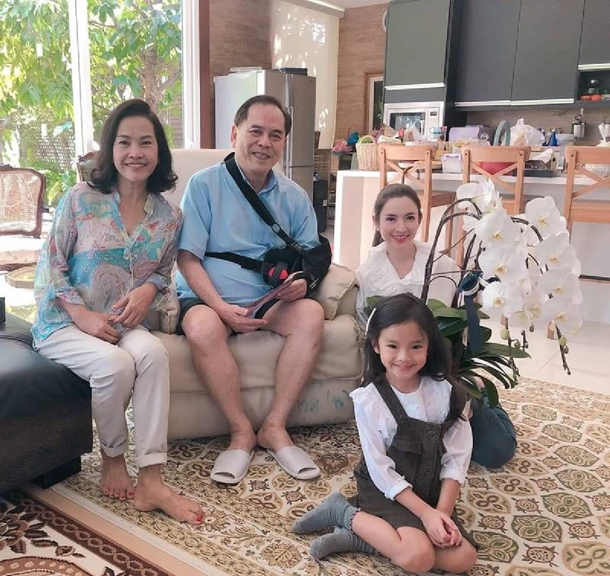 แอฟ ลงภาพวัยเด็กเทียบกับ น้องปีใหม่ เหมือนกันจน คุณปู่ไพวงษ์ ต้องคอมเมนต์