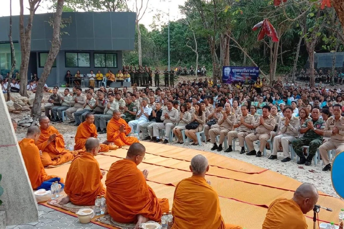 เกาะช้างจัดรำลึก วีรกรรมทหารเรือไทย ป้องปกอธิปไตย ริมหาดยุทธนาวี