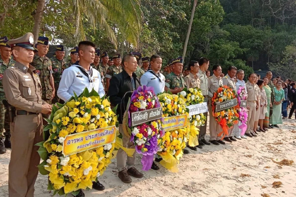 เกาะช้างจัดรำลึก วีรกรรมทหารเรือไทย ป้องปกอธิปไตย ริมหาดยุทธนาวี