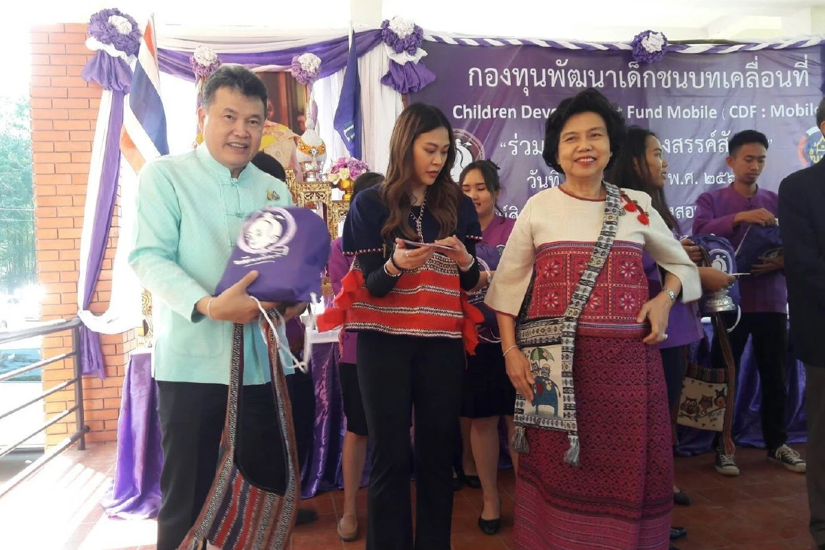 พช.มอบทุนพัฒนาเด็กชนบทเคลื่อนที่เน้นกลุ่มด้อยโอกาสในชนบทห่างไกล
