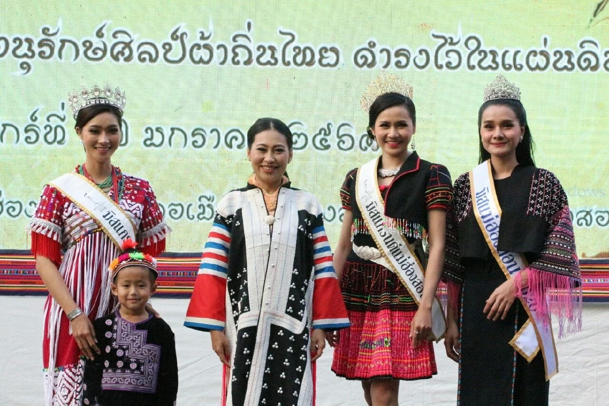 พช.ปลุกชาวแม่ฮ่องสอนใส่ผ้าไทยชูผ้ากลุ่มชาติพันธุ์งดงาม