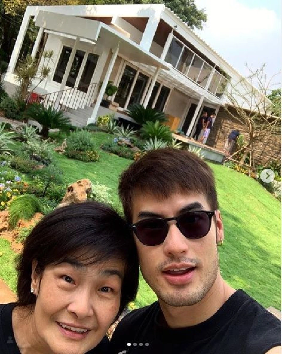 บอย ปกรณ์ โพสต์ภาพบ้านหลังใหม่! สวนหน้าบ้านตกแต่งสวยเก๋น่าอยู่มาก