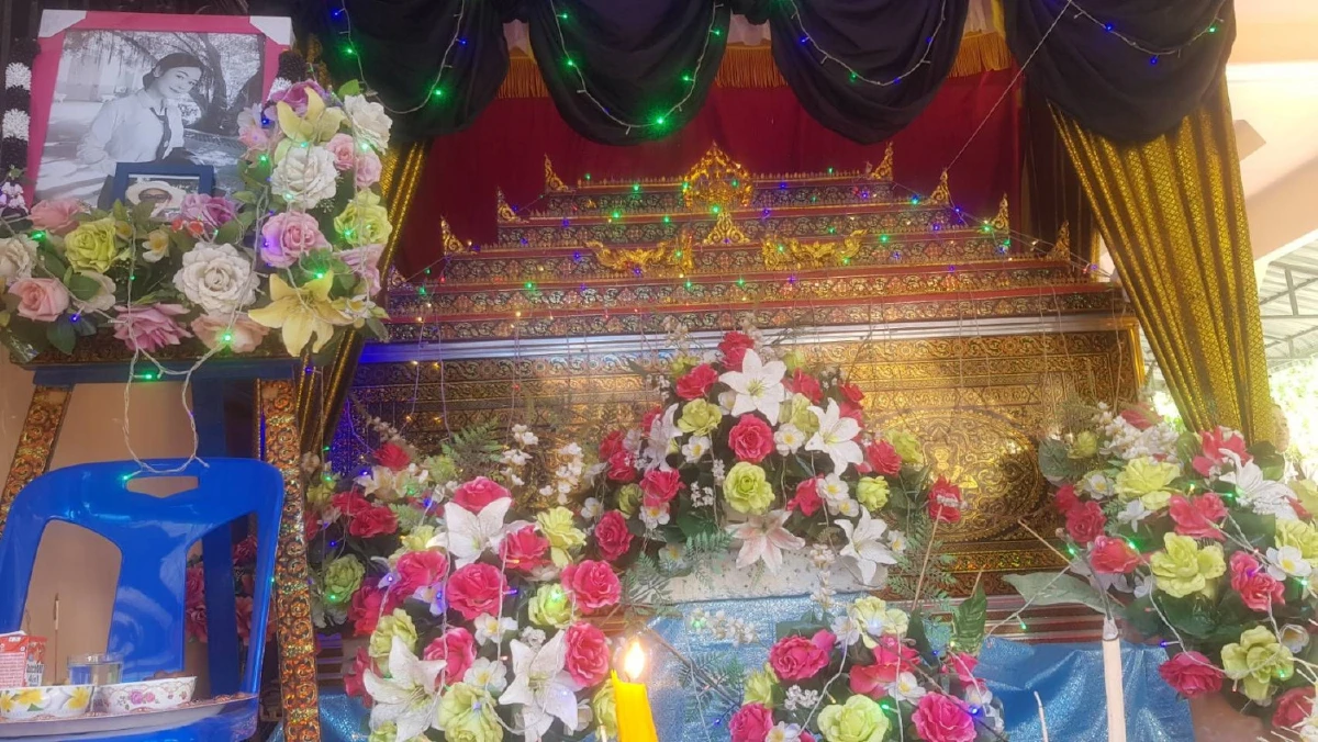 สุดสลด! นศ.สาวทะเลาะแฟนหนุ่มพลัดตกกระบะหัวฟาดพื้นดับคาถนน