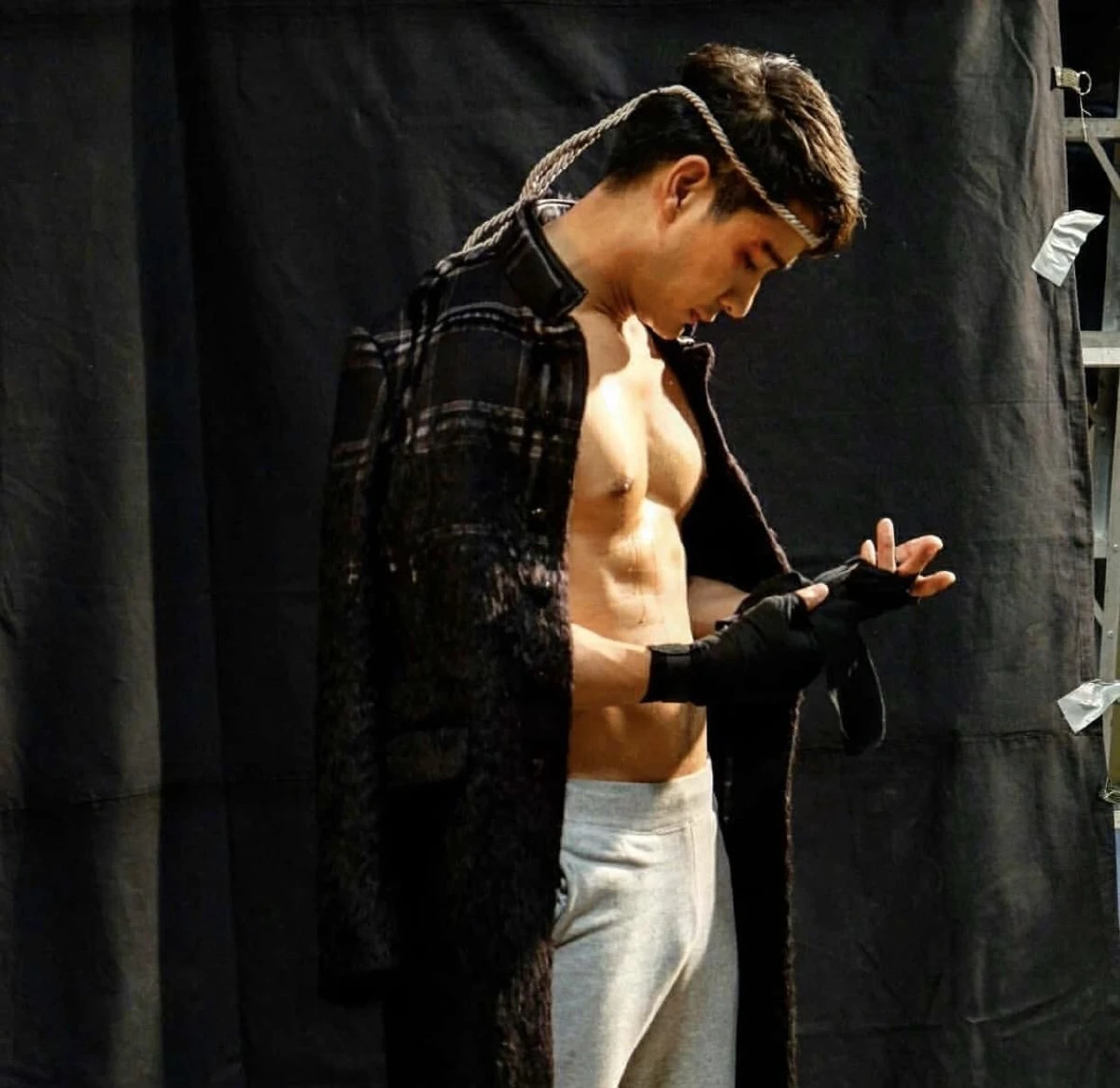 "ป้อง ณวัฒน์” วัย 41 ปี งานดีมาก! ถอดเสื้ออวดหุ่นล่ำมัดใจสาวๆ รับต้นปี