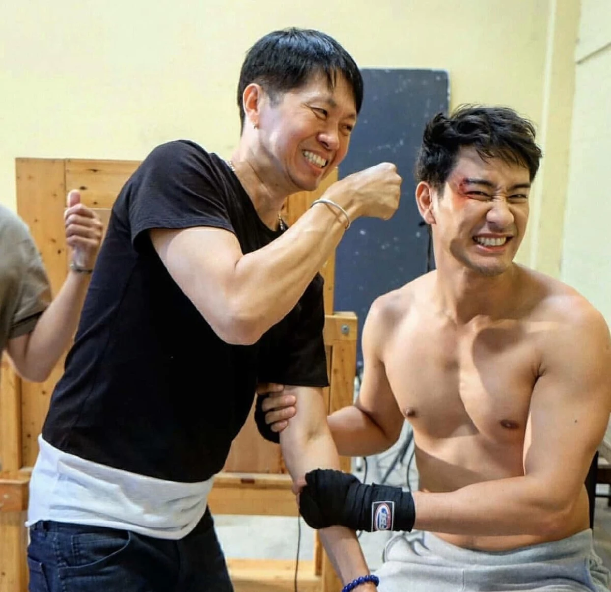 "ป้อง ณวัฒน์” วัย 41 ปี งานดีมาก! ถอดเสื้ออวดหุ่นล่ำมัดใจสาวๆ รับต้นปี