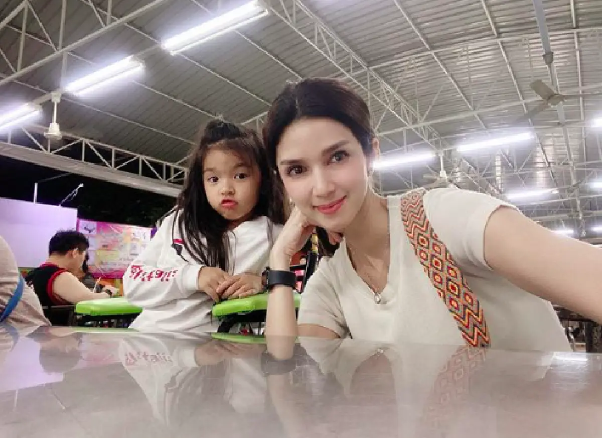 บีบหัวใจที่สุด “น้องมะลิ” ร้องไห้หนัก กอด “แม่โบว์” ในงานทำบุญครบรอบ 4 ปี "ปอ ทฤษฎี"