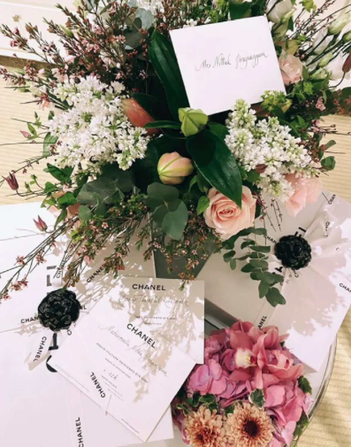 “มิว” ควงคู่สามี “เซนต์” ออกงานแบรนด์ระดับโลก ใช้ Mrs. แล้วเด้อ