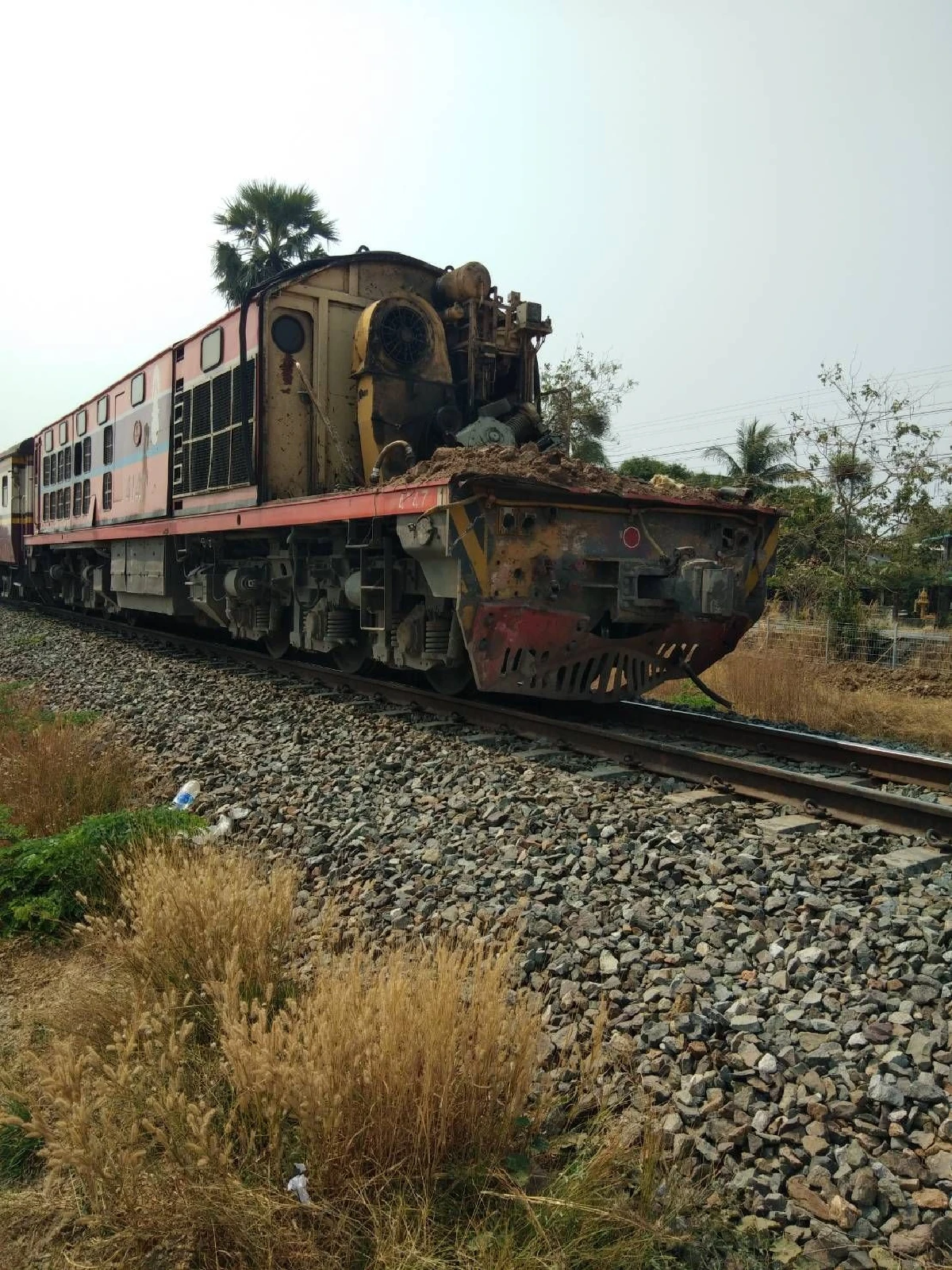 รถไฟพุ่งชนสิบล้อตัดหน้ากระชั้นชิดเจ็บ2ราย