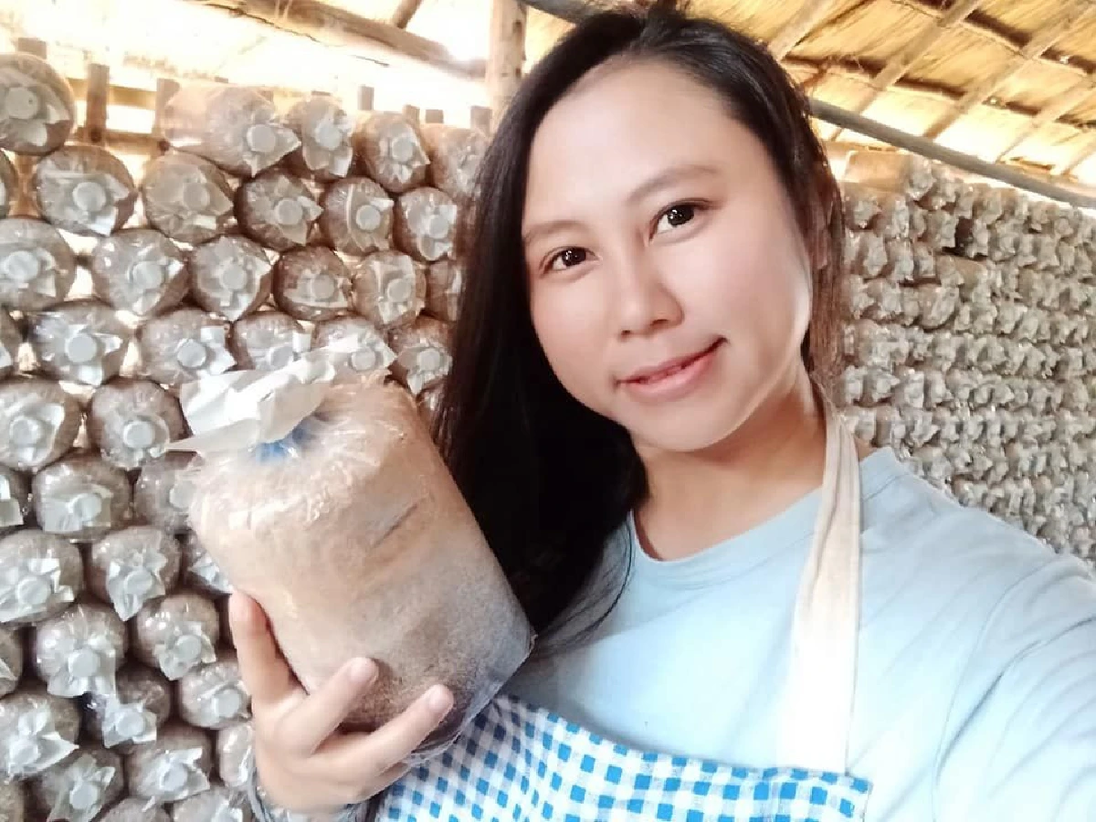 ทิ้งวิศวะมาเป็นเศรษฐีเห็ด “สายฝน-ฉัตรชัย”  คู่รักผู้ปั้น ‘เส้นเห็ด’ สุขภาพเจ้าแรก