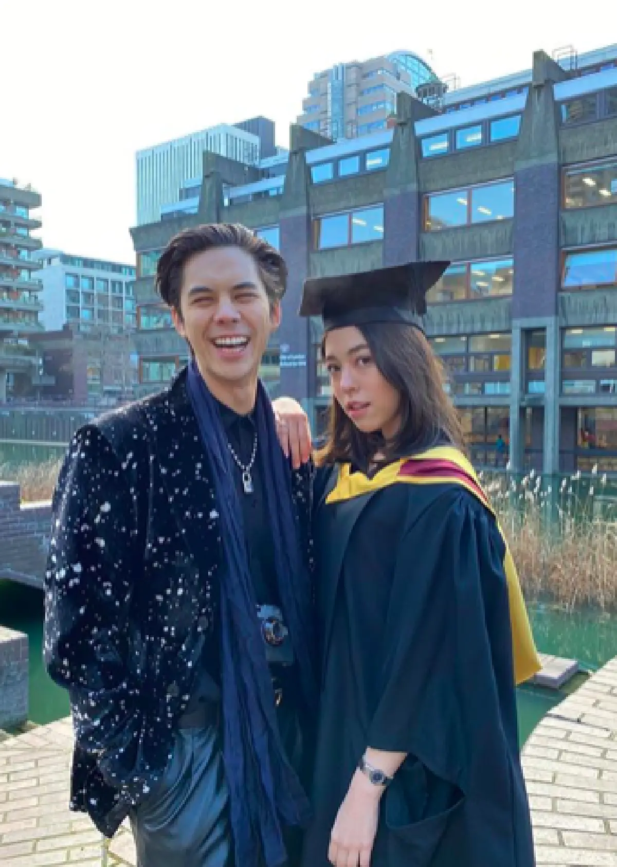 ครอบครัวพร้อมหน้าร่วมบินยินดี “แพร พิมพิศา” เรียนจบที่อังกฤษแล้ว