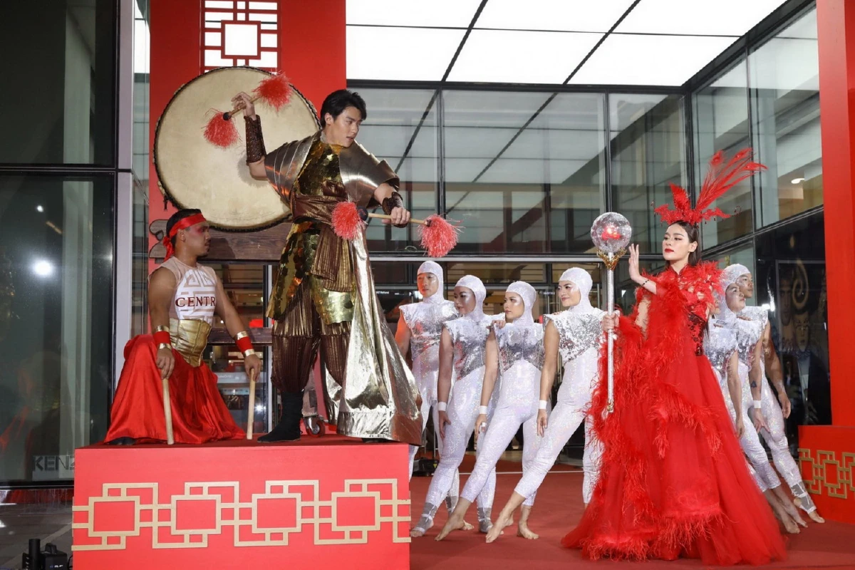 เช็กอิน 'เซ็นทรัล' ตรุษจีนเนรมิตห้างแห่งความโชคดี โชว์แสงสีอลังการ