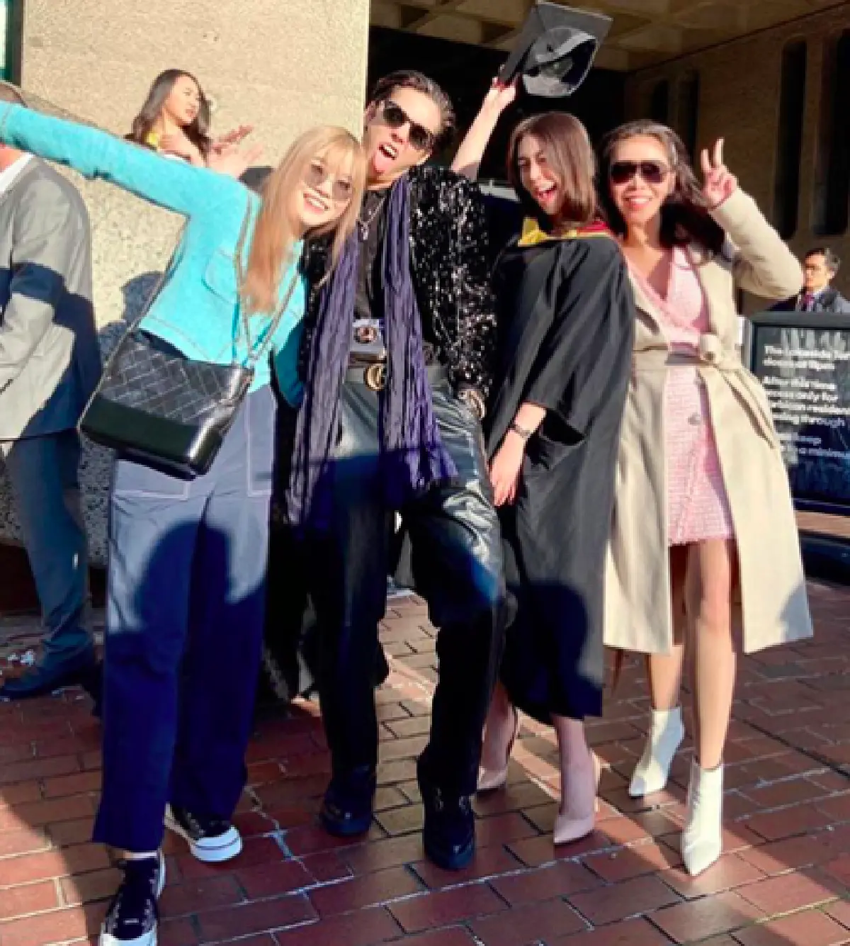 ครอบครัวพร้อมหน้าร่วมบินยินดี “แพร พิมพิศา” เรียนจบที่อังกฤษแล้ว