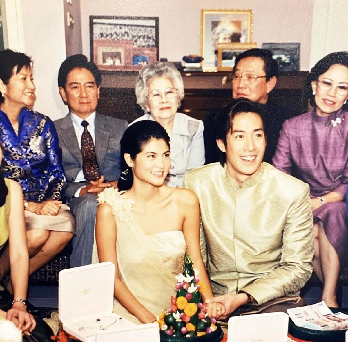 ครบรอบ 19 ปี! "ปิ่น เก็จมณี" ย้อนรำลึกถึงวันสำคัญ "เจ เจตริน" ปิดถนนยกขันหมากสู่ขอ