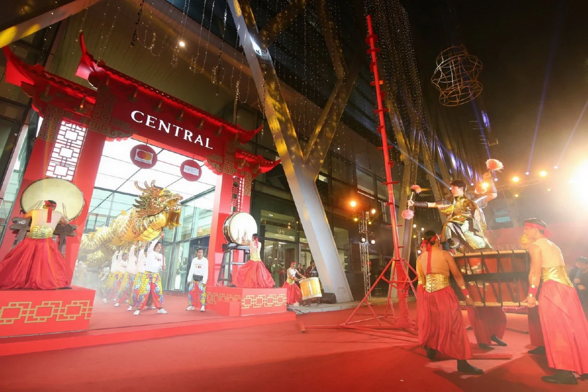เช็กอิน 'เซ็นทรัล' ตรุษจีนเนรมิตห้างแห่งความโชคดี โชว์แสงสีอลังการ