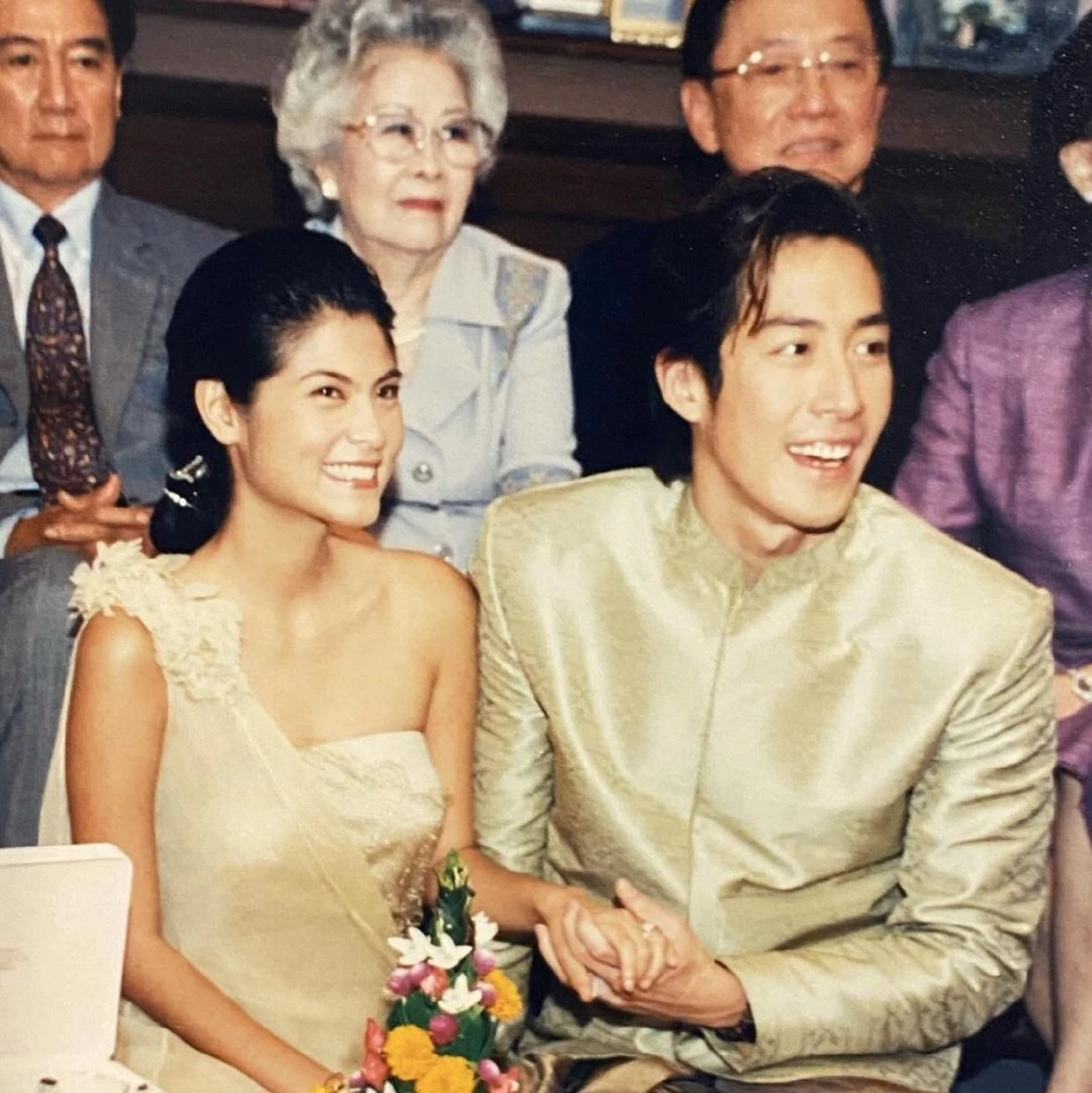 ครบรอบ 19 ปี! "ปิ่น เก็จมณี" ย้อนรำลึกถึงวันสำคัญ "เจ เจตริน" ปิดถนนยกขันหมากสู่ขอ