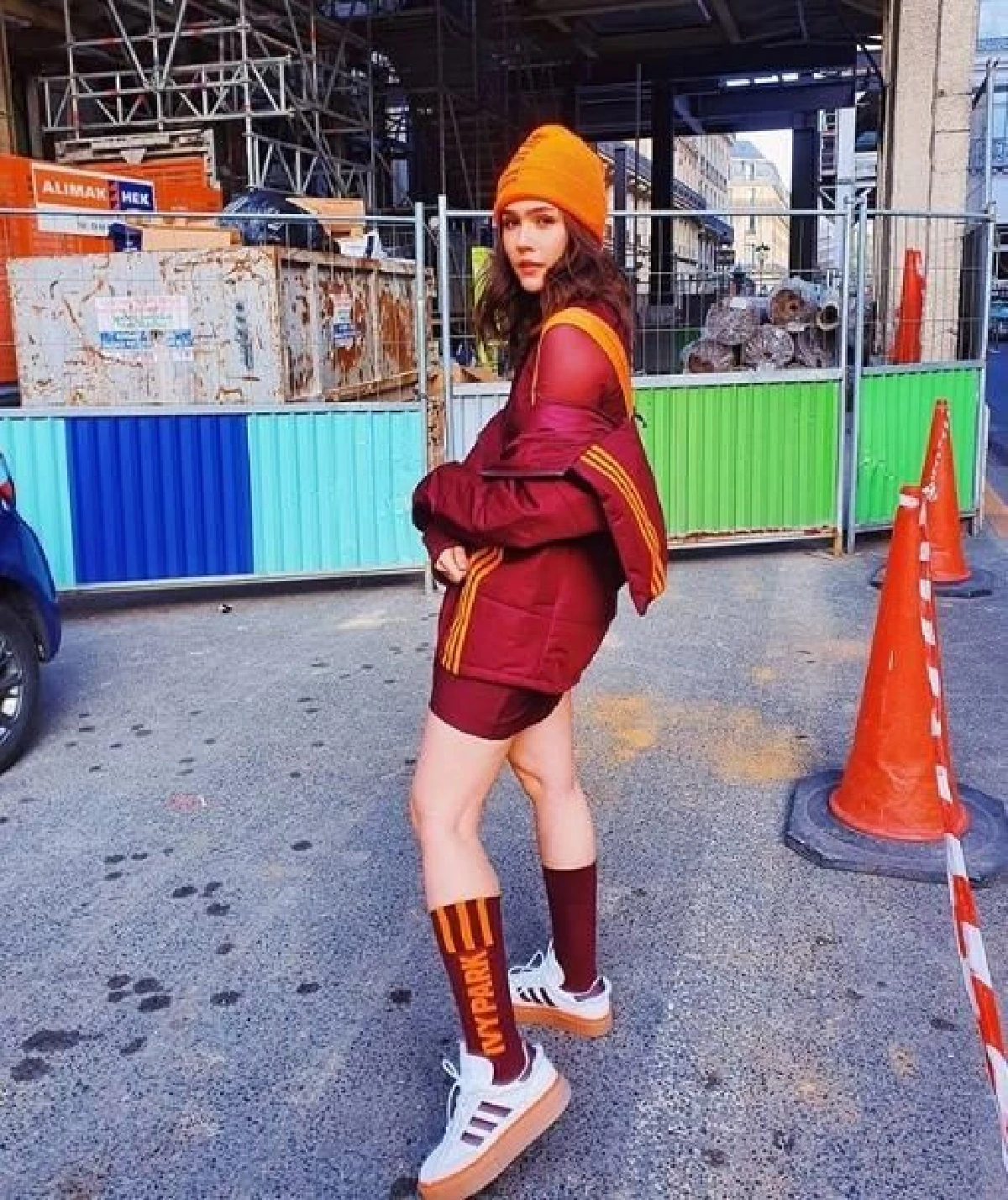 ไม่เคยผิดหวัง! ชมพู่ อารยา อวดลุคสวยคุมโทนดำขาว กับท่าโพสที่ไม่ธรรมดา