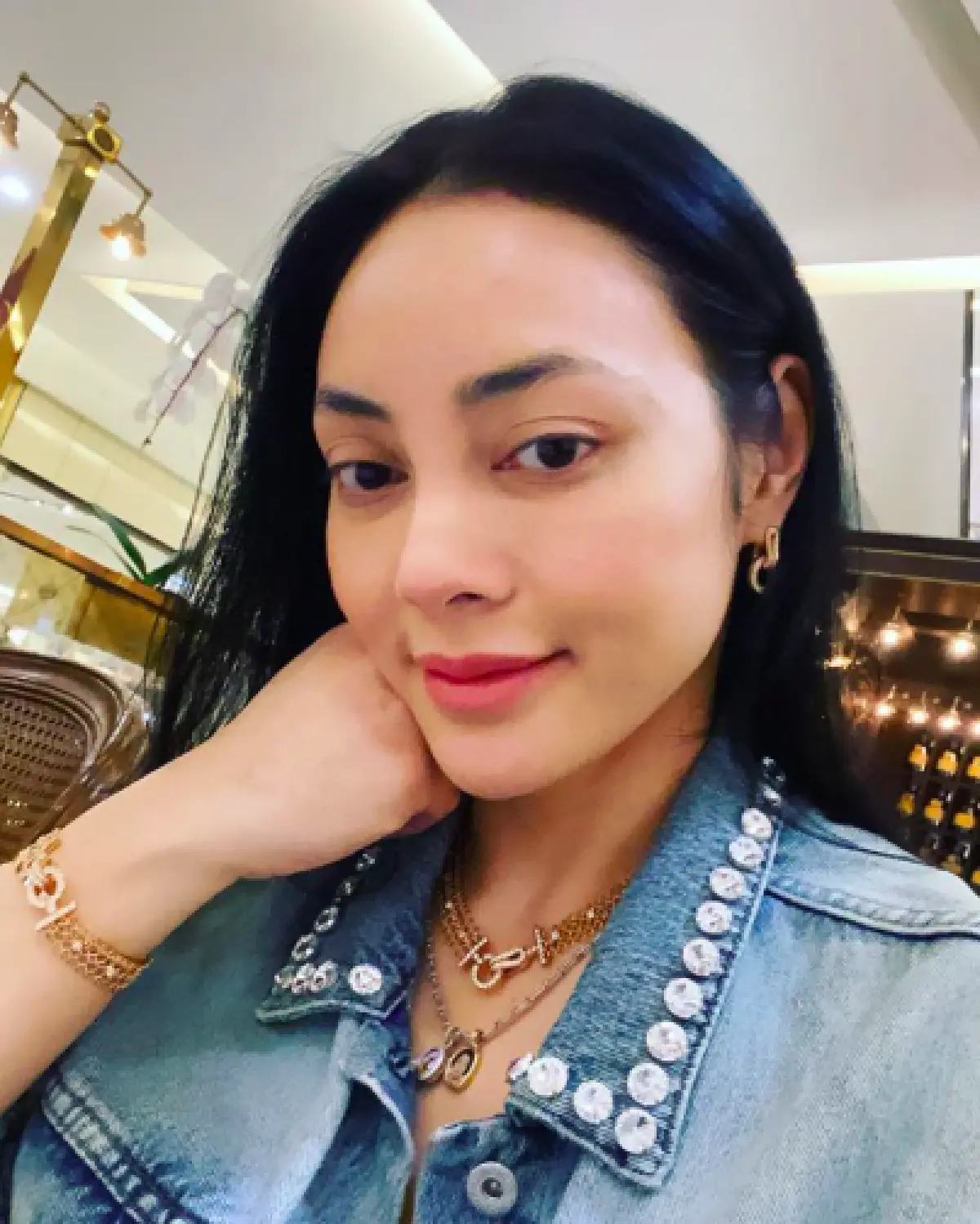 คนโสดตายเรียบ! "ตั๊ก บงกช" อวดโมเมนต์หวาน "เจ้าสัวบุญชัย" ทำเซอร์ไพรส์กลางดึก