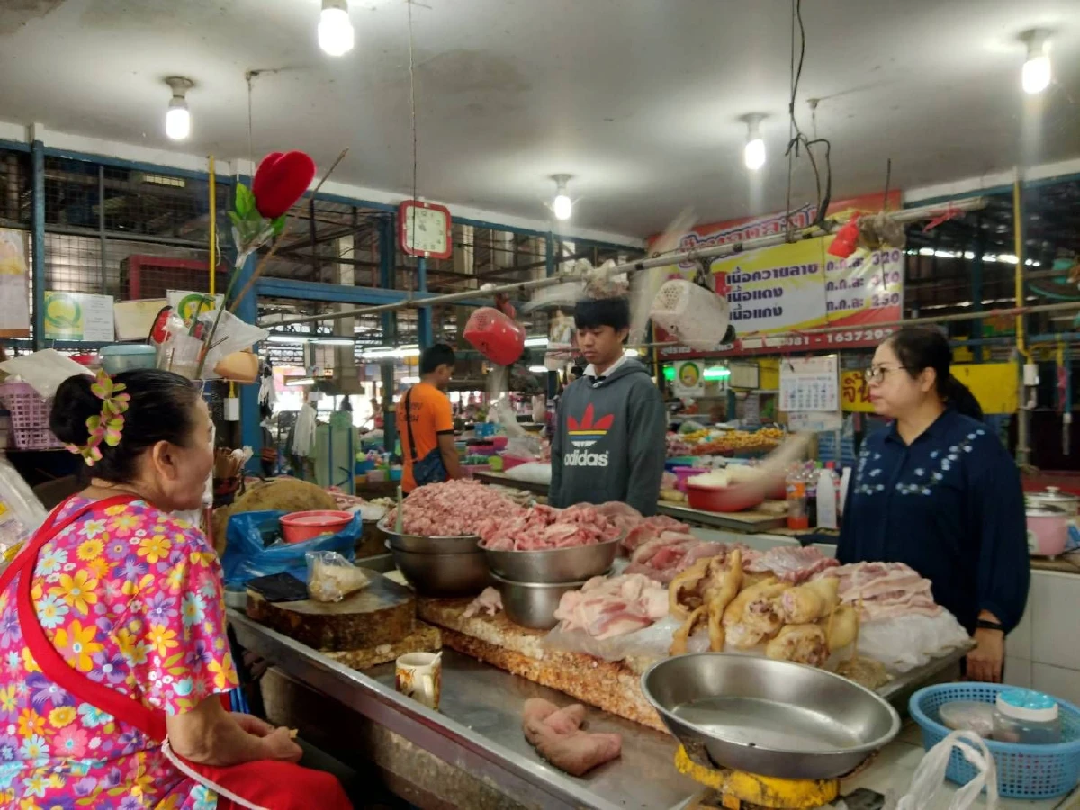 ผู้ค้าเนื้อหมูลำพูนเฝ้าระวังโรคระบาดเข้มช่วงตรุษจีน