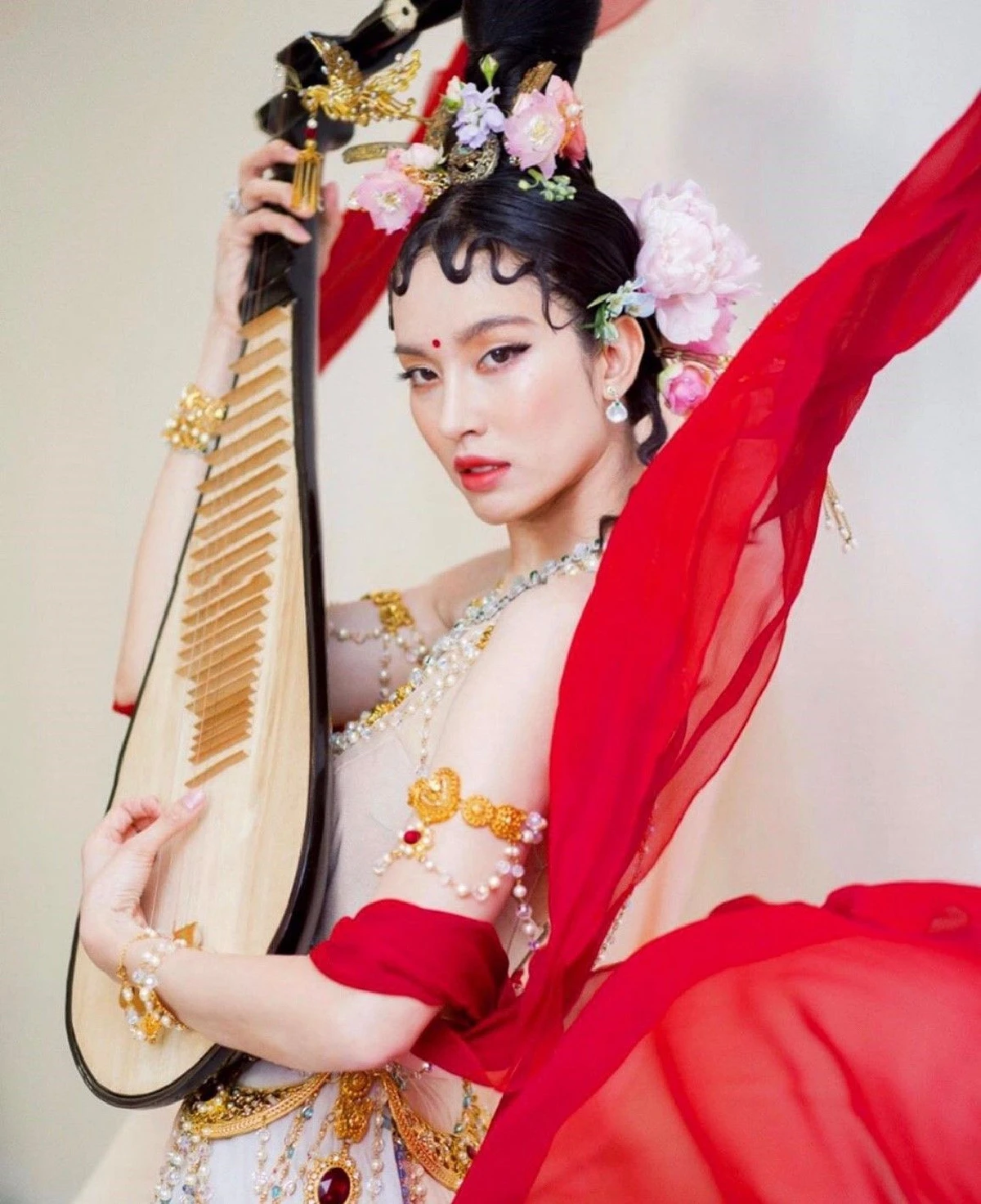 ที่สุดกับลุคตรุษจีน! ปอย ตรีชฎา ในลุคสาวหมวยสวยเหมือนหลุดมาจากหนังจีน