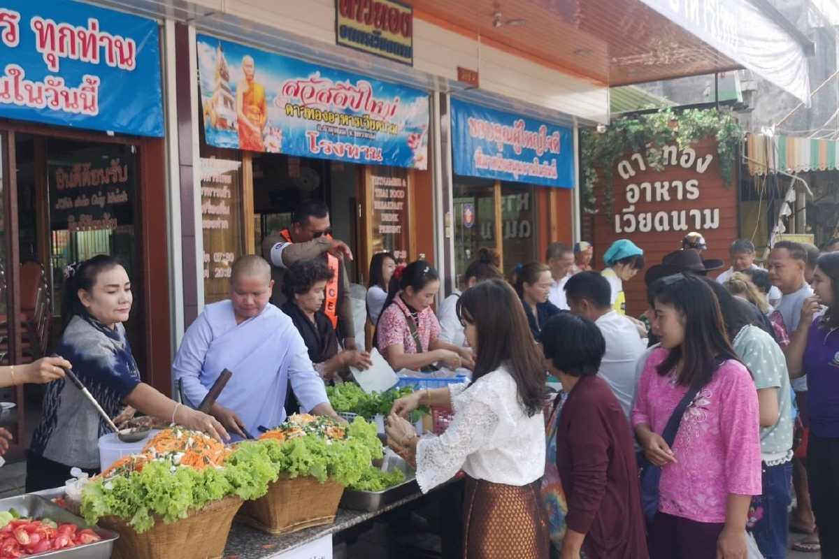 จดจำคำสั่งสอนอาม่าให้สำนึกในคุณแผ่นดินไทย ร้านอาหารเวียดนามชื่อดังเปิดให้กินฟรี จดจำคำสั่งสอนอาม่าให้สำนึกในคุณแผ่นดินไทย ร้านอาหารเวียดนามชื่อดังเปิดให้กินฟรี