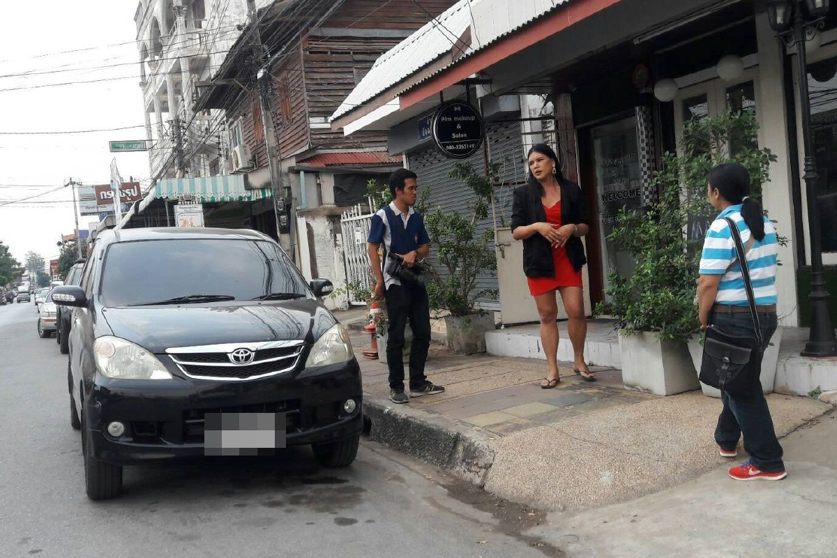 เจ้าของร้านเมคอัพถูกยิงรถ6นัด คาดปมที่จอดโอดบ้านเมืองมีกม.ไม่น่ารุนแรง เจ้าของร้านเมคอัพถูกยิงรถ6นัด คาดปมที่จอดโอดบ้านเมืองมีกม.ไม่น่ารุนแรง