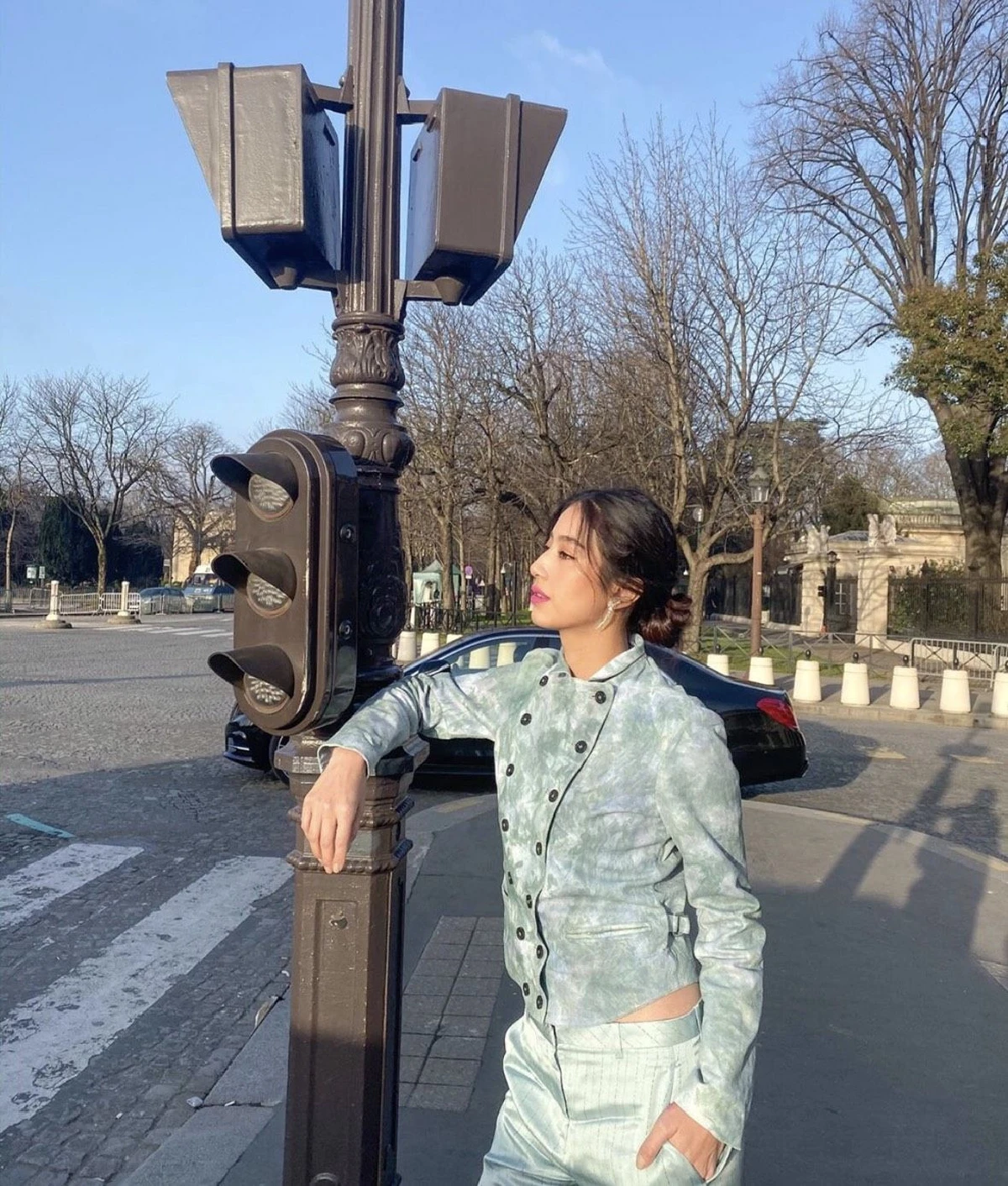 มิ้นต์ ชาลิดา สวยสง่าส่งตรงจากปารีส ในชุดสีขาวออร่านางพญามาเต็ม