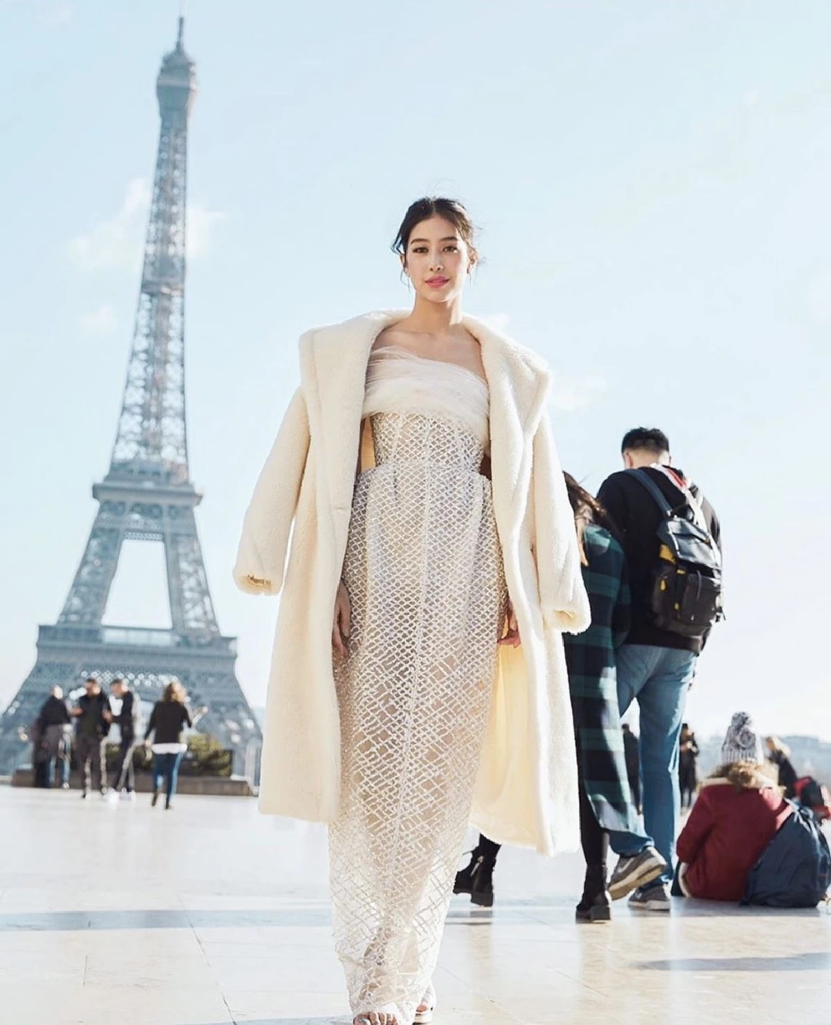 มิ้นต์ ชาลิดา สวยสง่าส่งตรงจากปารีส ในชุดสีขาวออร่านางพญามาเต็ม