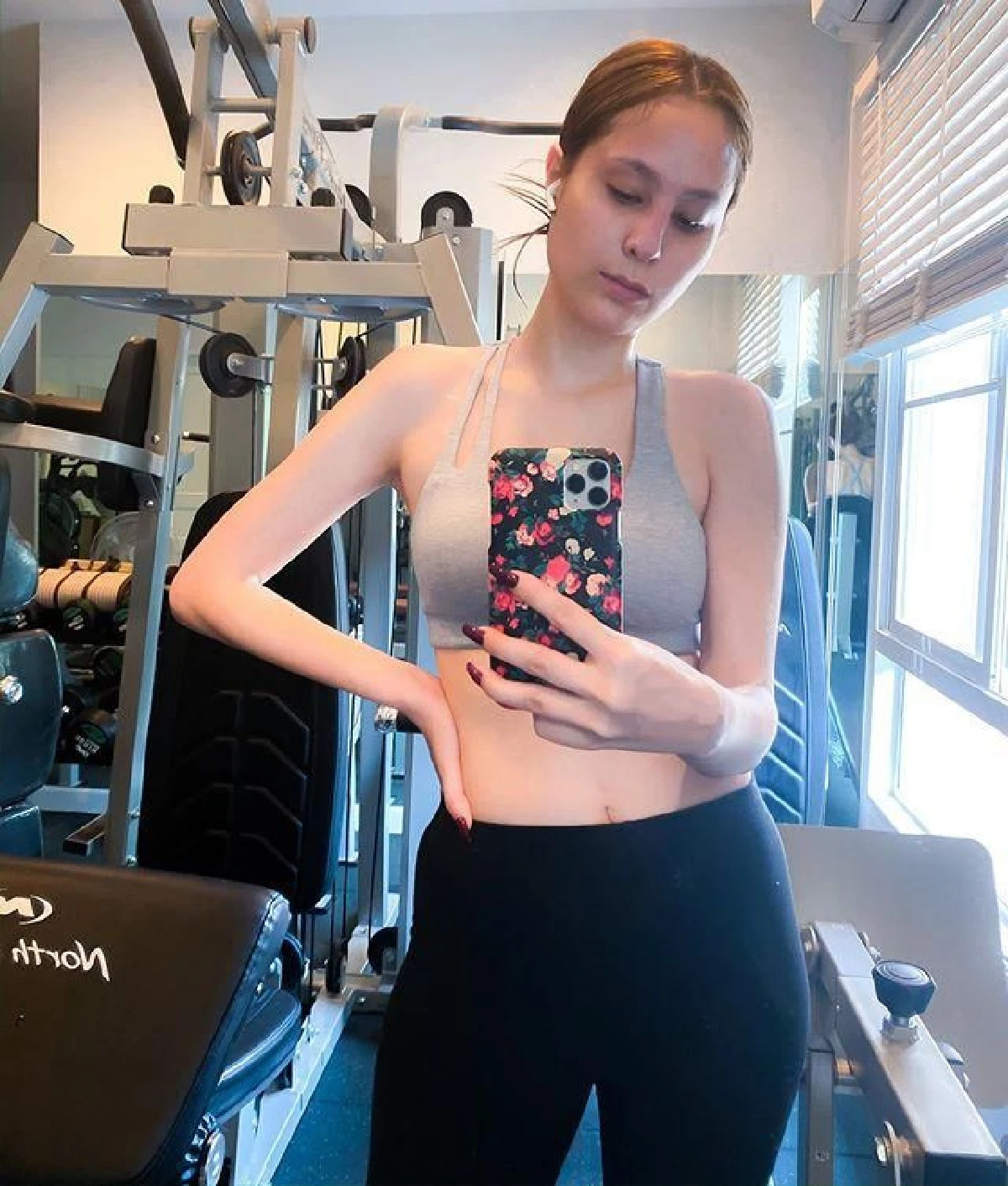 ปังไม่ไหว! ขวัญ อุษามณี เซ็กซี่ในชุดสายเดี่ยวสีขาว จัดเต็มเนื้อนมไข่กระแทกตา