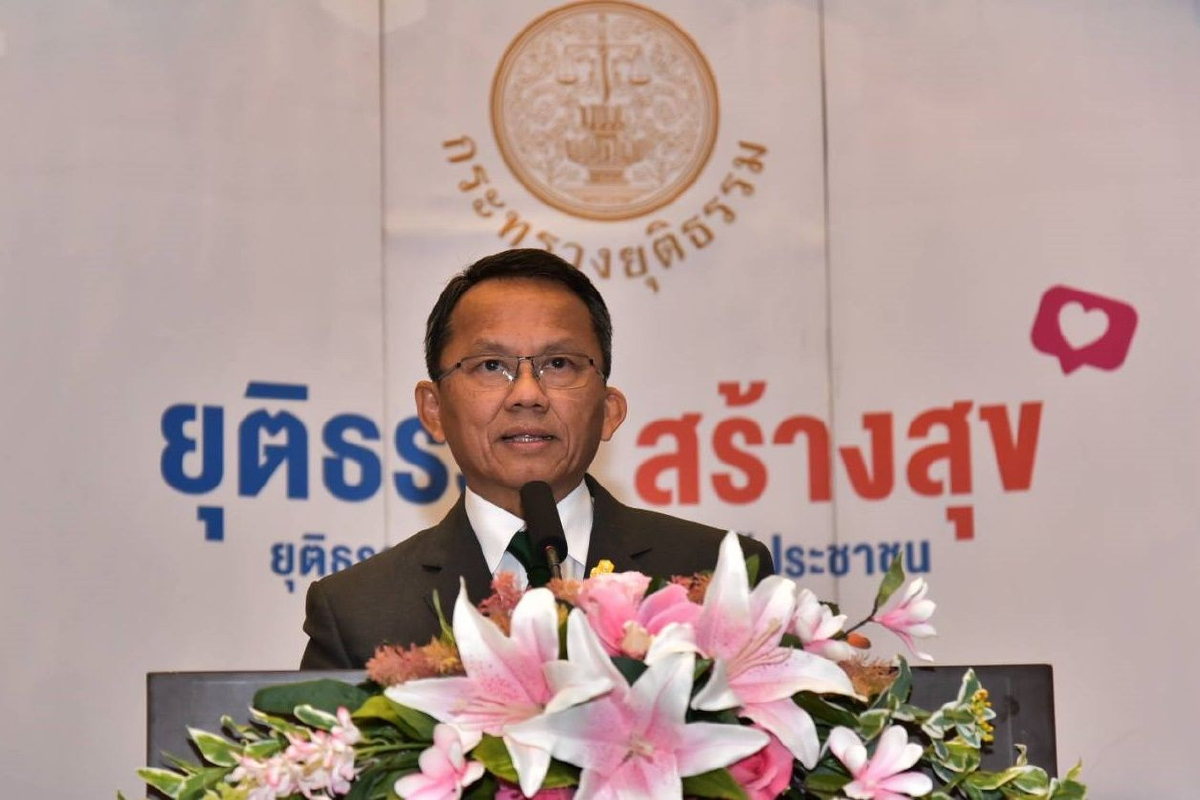 ยธ.เชื่อตำรวจเร่งหาหลักฐานเอาผิดผอ.กอล์ฟ ชี้สังคมไม่อยากให้ลดโทษต้องว่าตามกม. ยธ.เชื่อตำรวจเร่งหาหลักฐานเอาผิดผอ.กอล์ฟ ชี้สังคมไม่อยากให้ลดโทษต้องว่าตามกม.