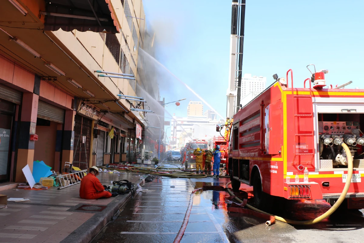 ไฟไหม้ตรุษจีนเผาร้านหนังสือเก่าแก่กลางเมืองหาาดใหญ่เจ็บ4คน
