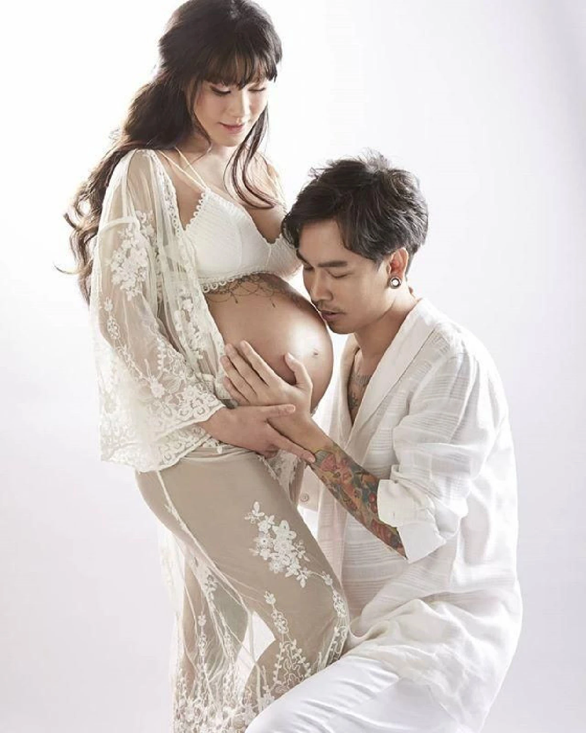 คลอดแล้ว! น้องธารา ลูกชายคนแรกของ ชมพู่ ก่อนบ่าย ให้ใช้นามสกุลแม่