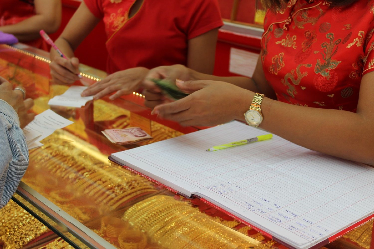 ตรุษจีนทองแพงประชาชนขายออกแทนซื้อนำเงินแจกอั่งเปา ตรุษจีนทองแพงประชาชนขายออกแทนซื้อนำเงินแจกอั่งเปา