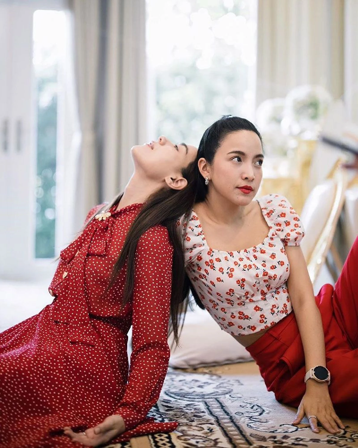 "คิมเบอร์ลี” พร้อมครอบครัวถือฤกษ์ดีทำบุญบ้าน ด้าน "หมาก ปริญ" คอยช่วยไม่ห่าง