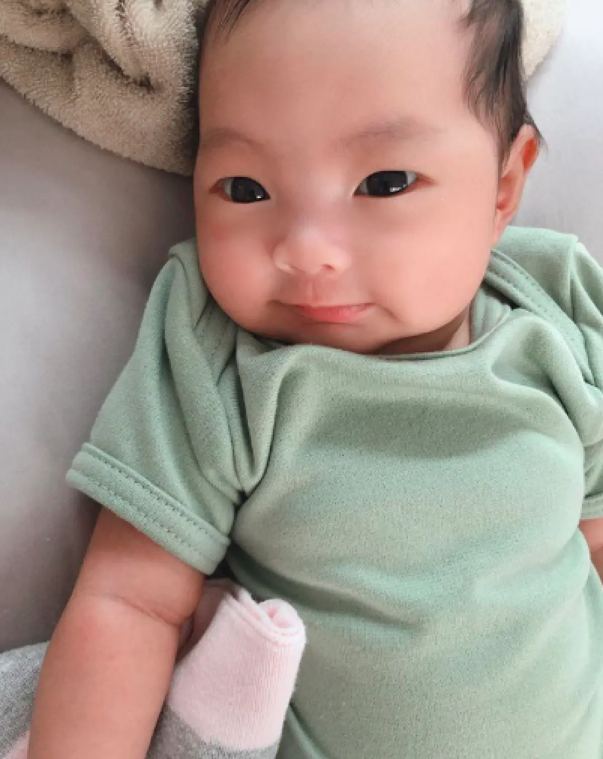 ฟิตยกบ้าน “เจนี่-มิกกี้” กระเตง “น้องโนล่า” มาออกกำลังกายยามเช้าด้วยกัน