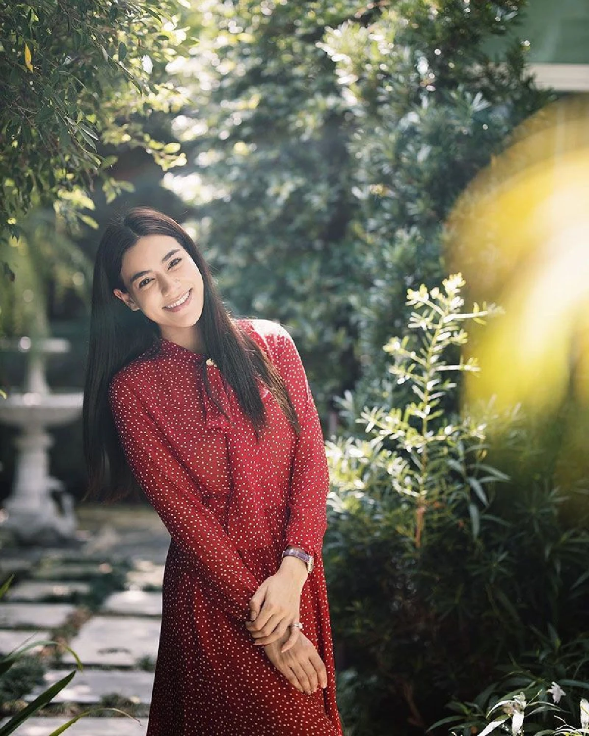 "คิมเบอร์ลี” พร้อมครอบครัวถือฤกษ์ดีทำบุญบ้าน ด้าน "หมาก ปริญ" คอยช่วยไม่ห่าง