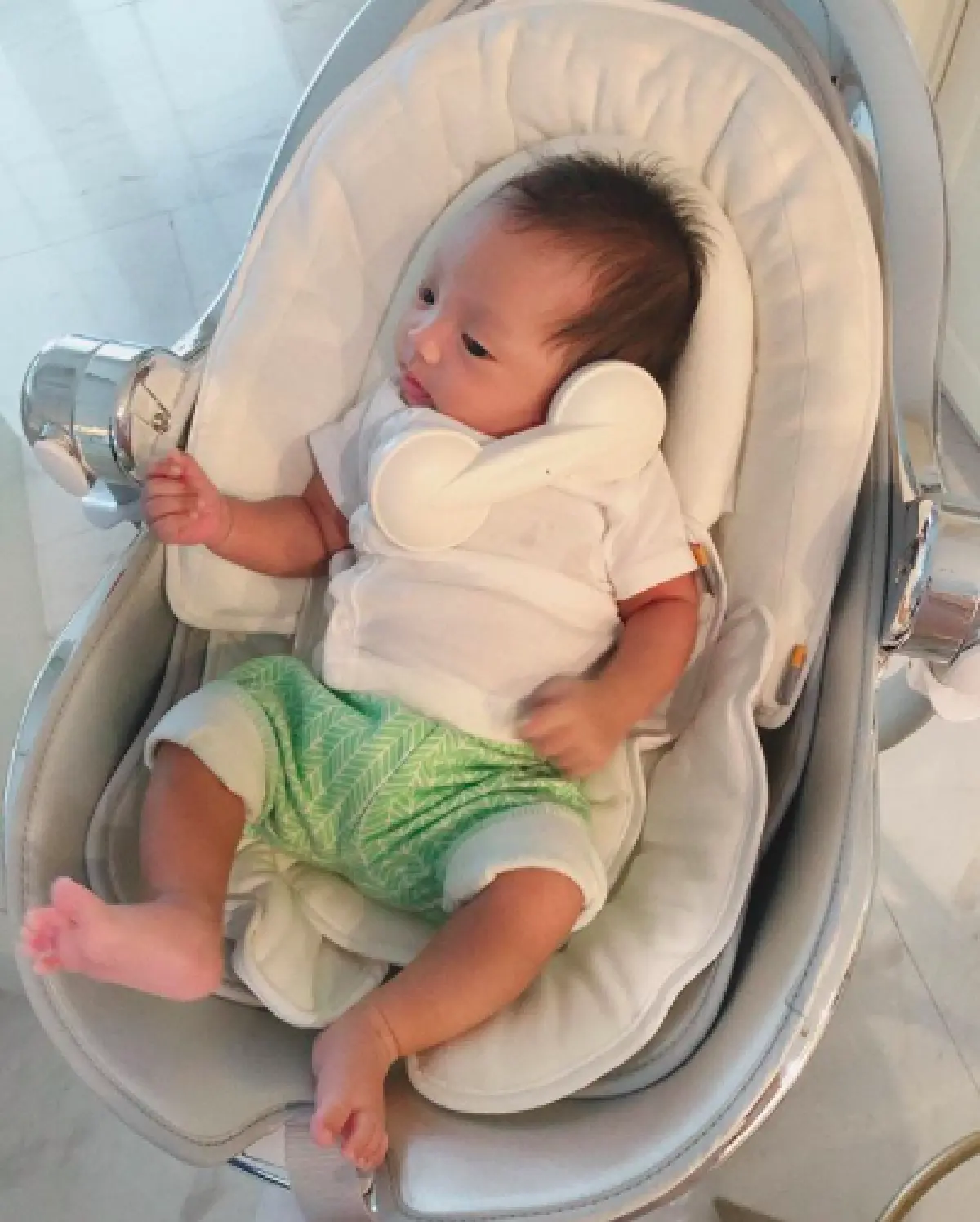 ฟิตยกบ้าน “เจนี่-มิกกี้” กระเตง “น้องโนล่า” มาออกกำลังกายยามเช้าด้วยกัน