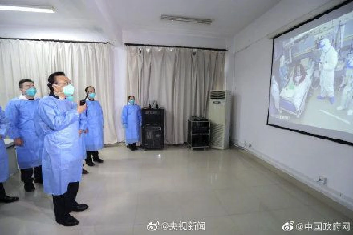 นายกฯจีนลงพื้นที่เอง สวมหน้ากากเยี่ยมเมืองอู่ฮั่นครั้งแรก