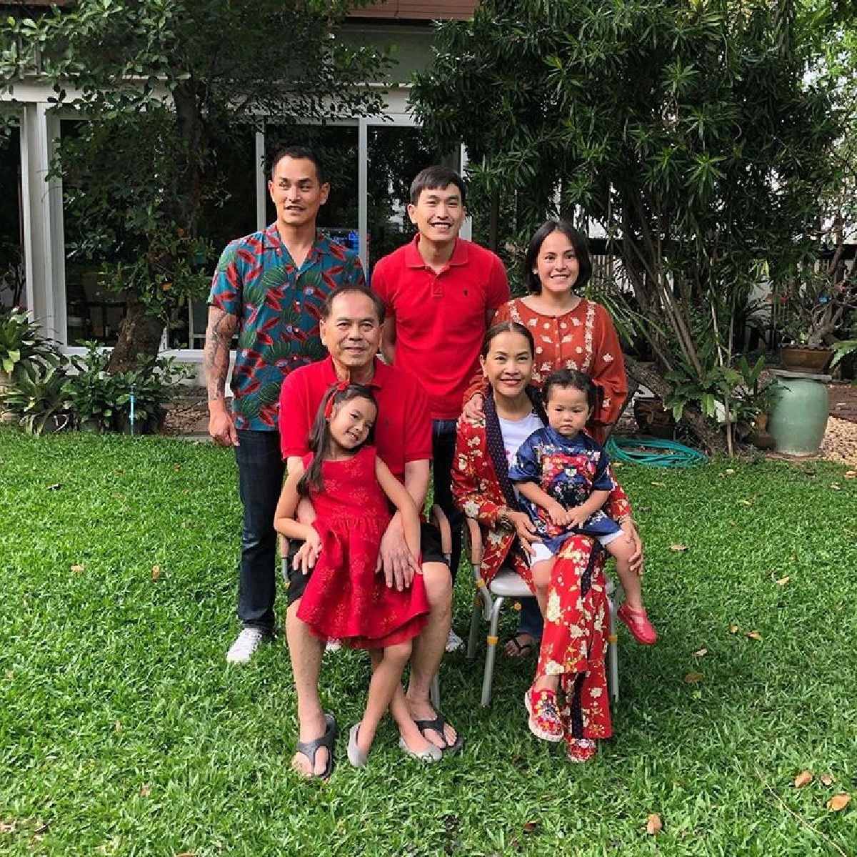 "น้องปีใหม่” หิ้วส้มไหว้ "คุณปู่ไพวงษ์" เอาฤกษ์เอาชัยรับต้นปีใหม่จีน