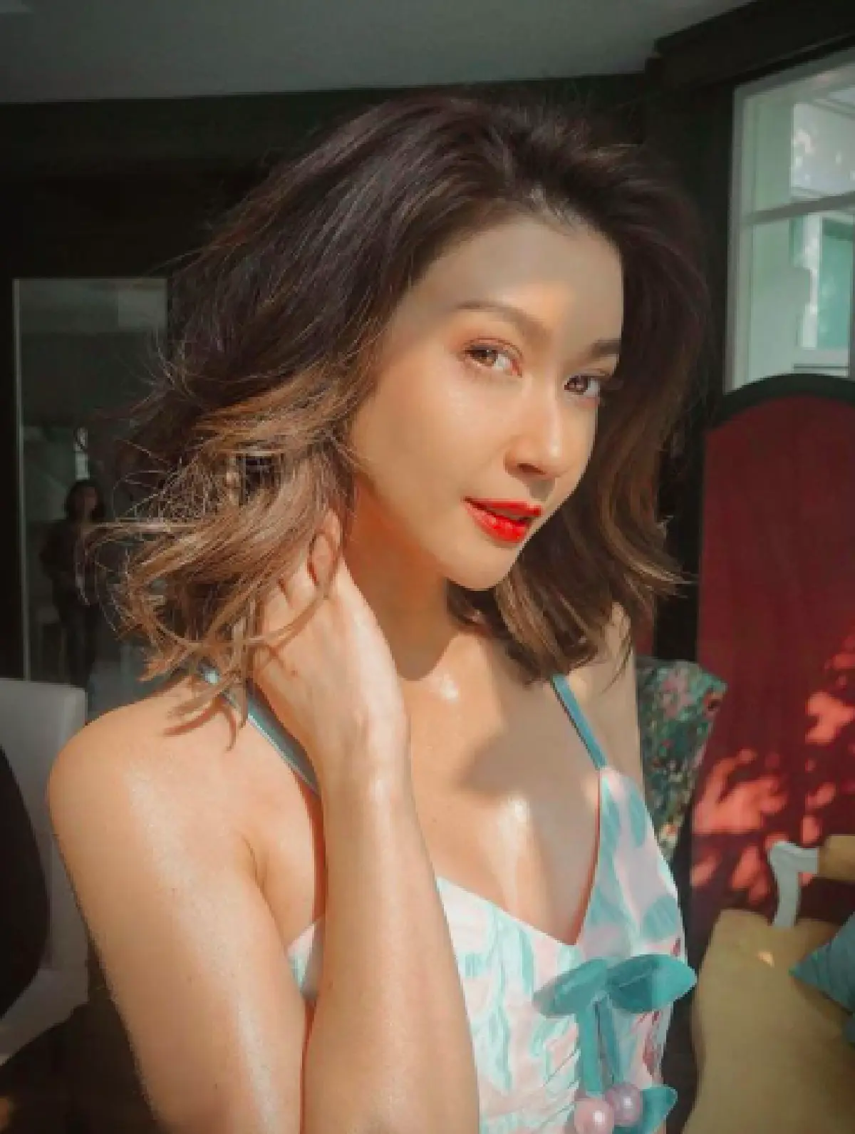 "เอมี่ กลิ่นประทุม" เป๊ะไม่เคยเปลี่ยน! นุ่งบิกินี่อวดหุ่นแซ่บต้อนรับลมร้อน