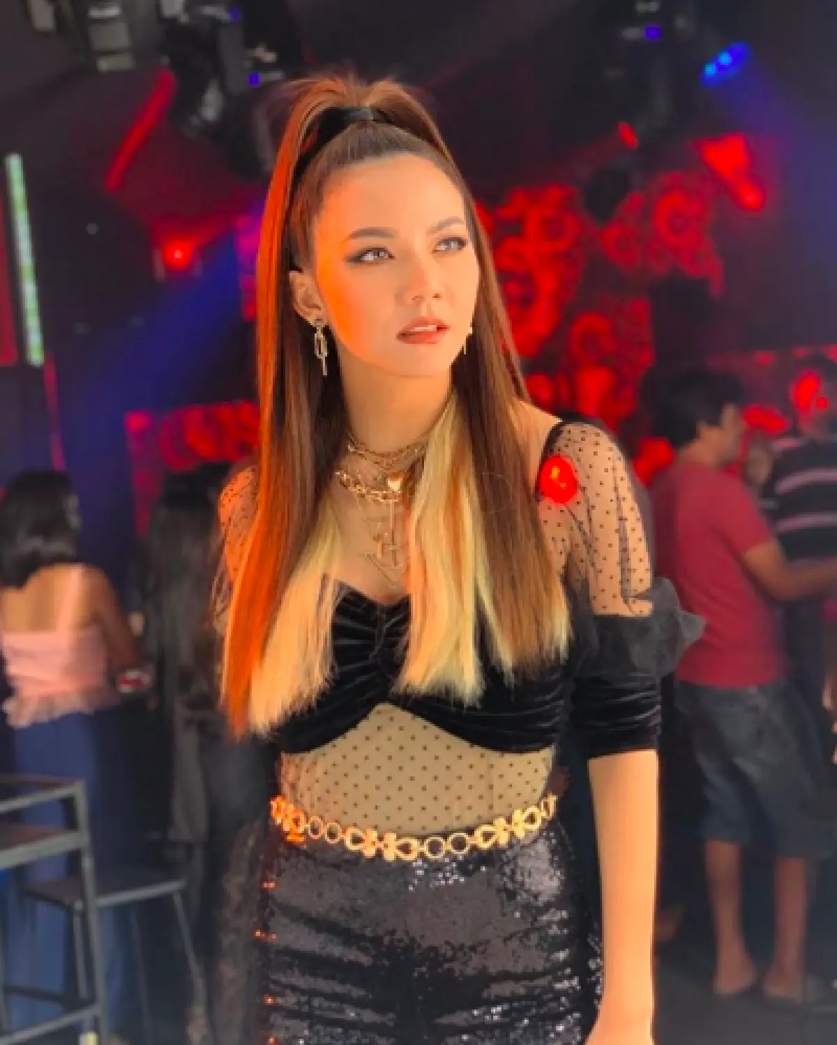 "จ๊ะ อาร์สยาม” ไม่หวั่นไวรัสโคโรน่า ยังกล้าสัมผัสและถ่ายรูปใกล้ชิดแฟนคลับ