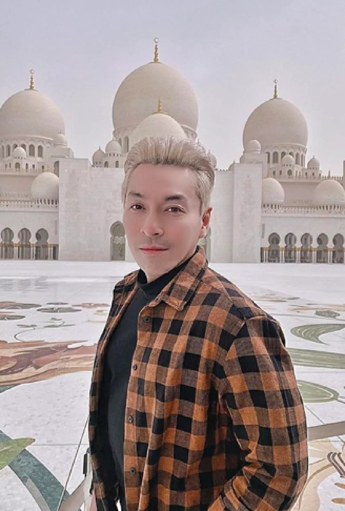 “นุ๊กซี่” หวานใจ "ปู แบล็คเฮด” กับลุคแปลกตาในชุดมิดชิดถูกกาลเทศะ  เที่ยวมัสยิดที่ดูไบ