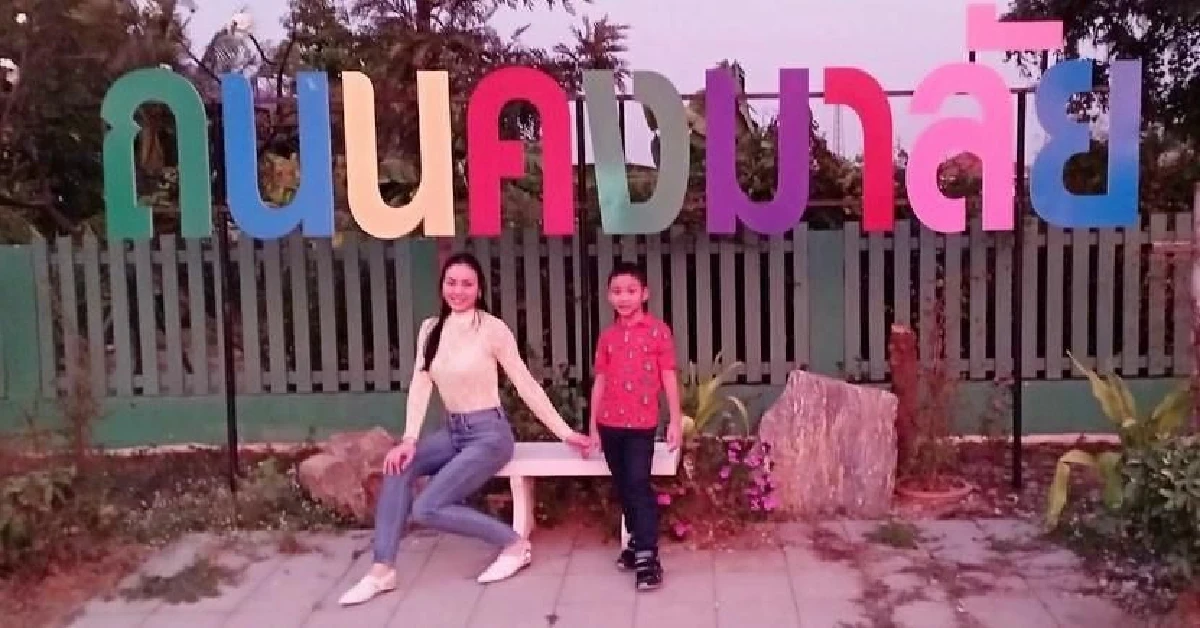 ส่องภาพ ตั๊ก บงกช พาลูกชายเที่ยวบ้าน ลุงตูน บอดี้สแลม ที่สุพรรณบุรี