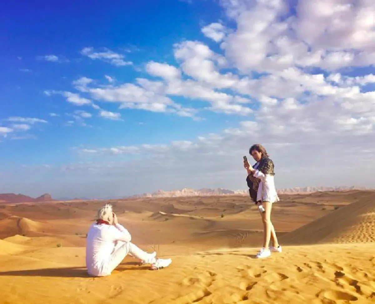 “นุ๊กซี่” หวานใจ "ปู แบล็คเฮด” กับลุคแปลกตาในชุดมิดชิดถูกกาลเทศะ  เที่ยวมัสยิดที่ดูไบ