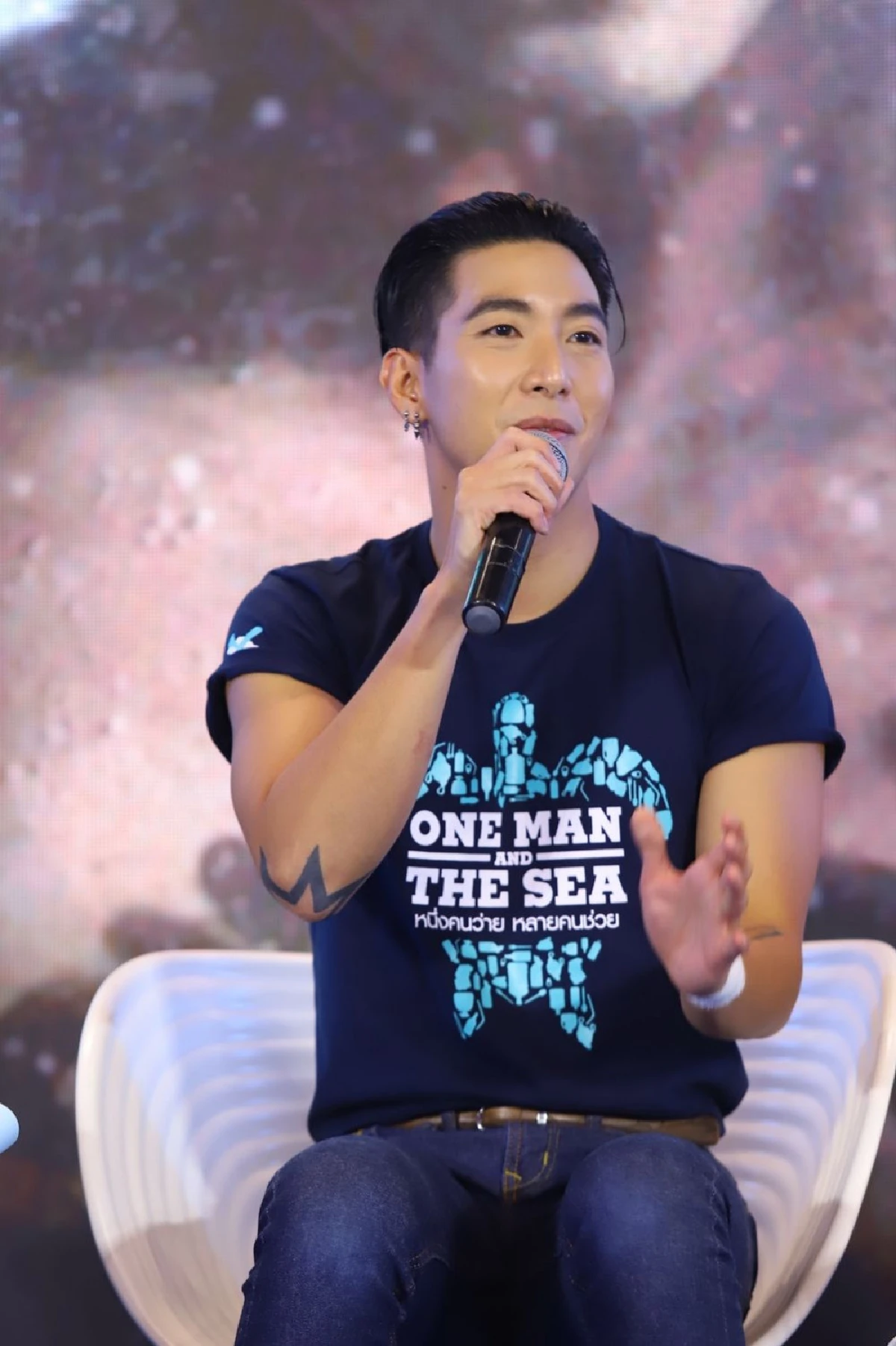 'โตโน่' ทุ่มสุดกำลังว่ายน้ำตัวเปล่าข้าม 12 เกาะ หวังเดินหน้าปลุกจิตสำนึกคนไทยให้ตระหนักถึงสิ่งแวดล้อม