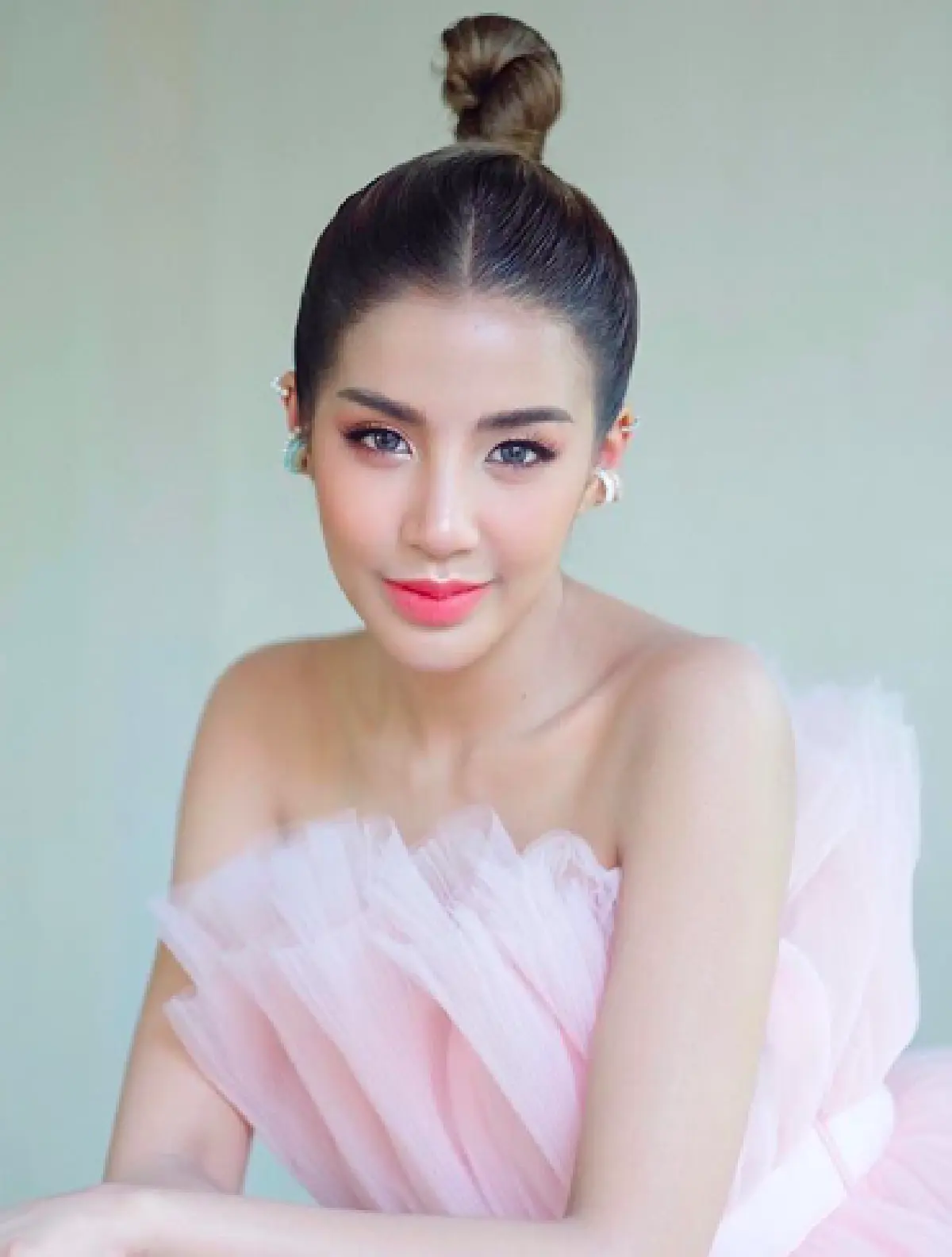 ส่งท้ายแบบยั่วๆ จ้า "ใบเตย อาร์สยาม”  เผยคลิปใส่ชุดว่ายน้ำโพสต์ท่าสุดเซ็กซี่