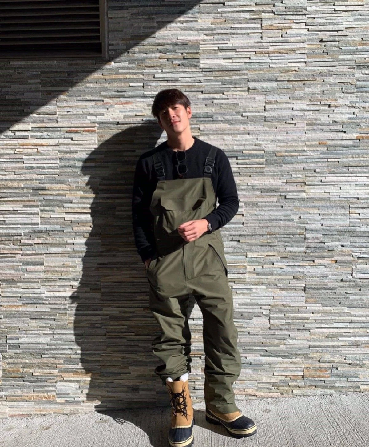 เทียบความหล่อ! อาเล็ก ธีรเดช โพสเลียนแบบ เคน ธีรเดช เหมือนเป๊ะทั้งหน้าและสถานที่