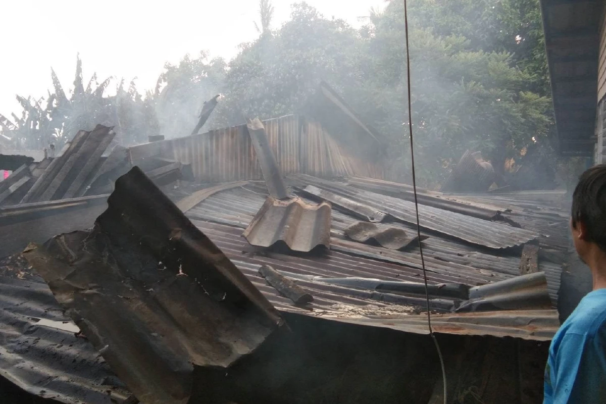 ลอบจุดไฟเผาอ้อยลามบ้านประชาชนเสียหาย...ใครรับผิดชอบ